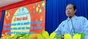 benh vien da khoa khu vuc tinh an giang tang qua trung thu cho cong doan vien