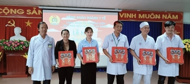 benh vien dkkv tinh cham lo tet trung thu cho can bo cong nhan vien chuc nguoi lao dong