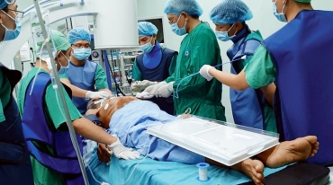 dat stent thuc quan  ??  ??tra nguoi benh ve sinh ly binh thuong ??