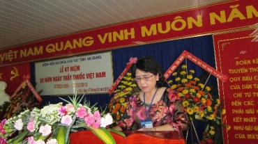 hop mat ngay 08 03 nam 2013