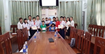 le trao hoc bong ton duc thang va tiep buoc den truong lan thu 23