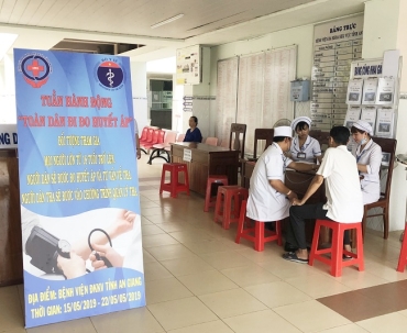 nguoi dan duoc do huyet ap va tu van mien phi tai bv dkkv tinh an giang