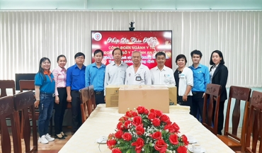 trao tang qua phong chong covid 19